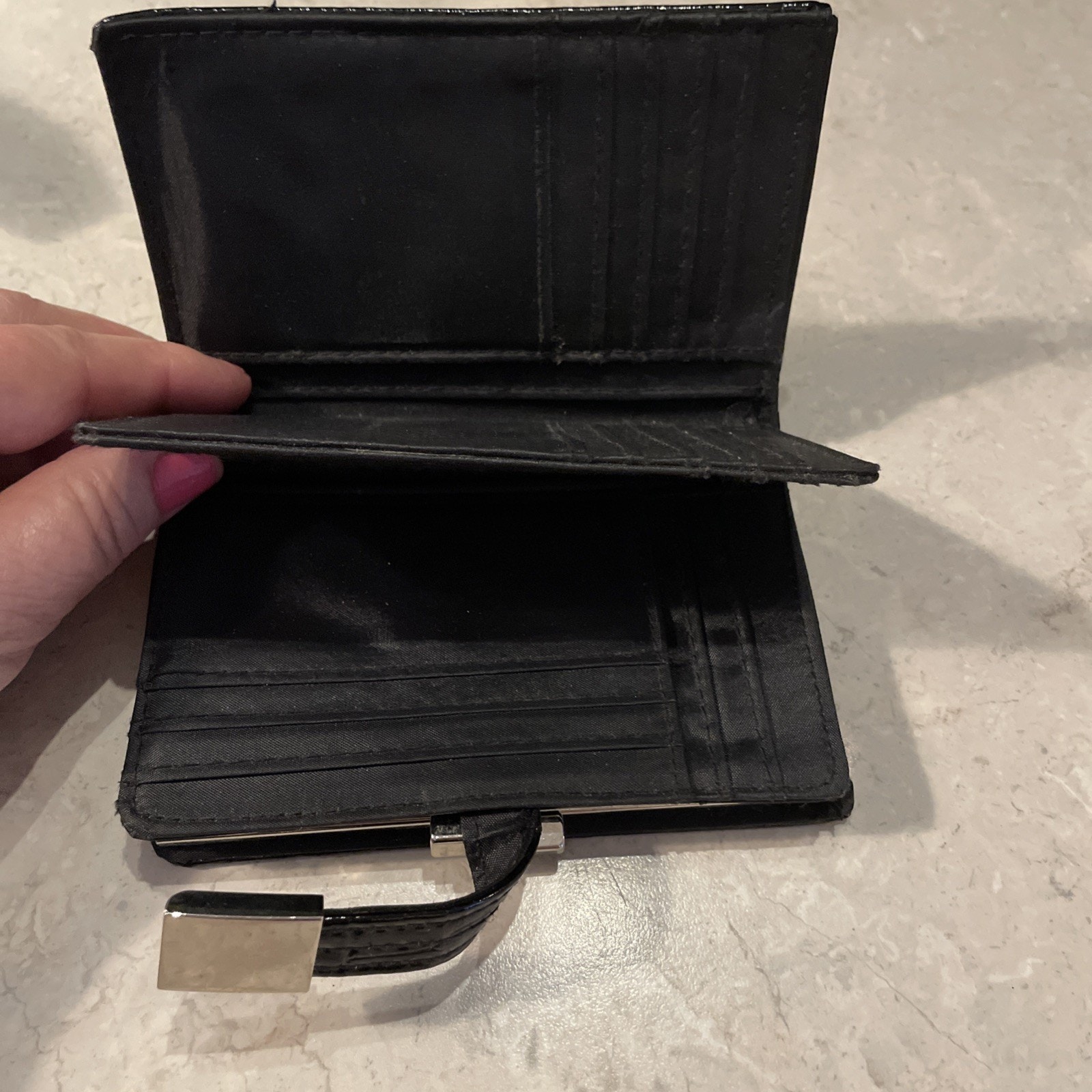 Hato Hasi Small Compact Bifold Wallet (Black) Vegan Faux Leather 5.5x3.5” — image 5 of 8